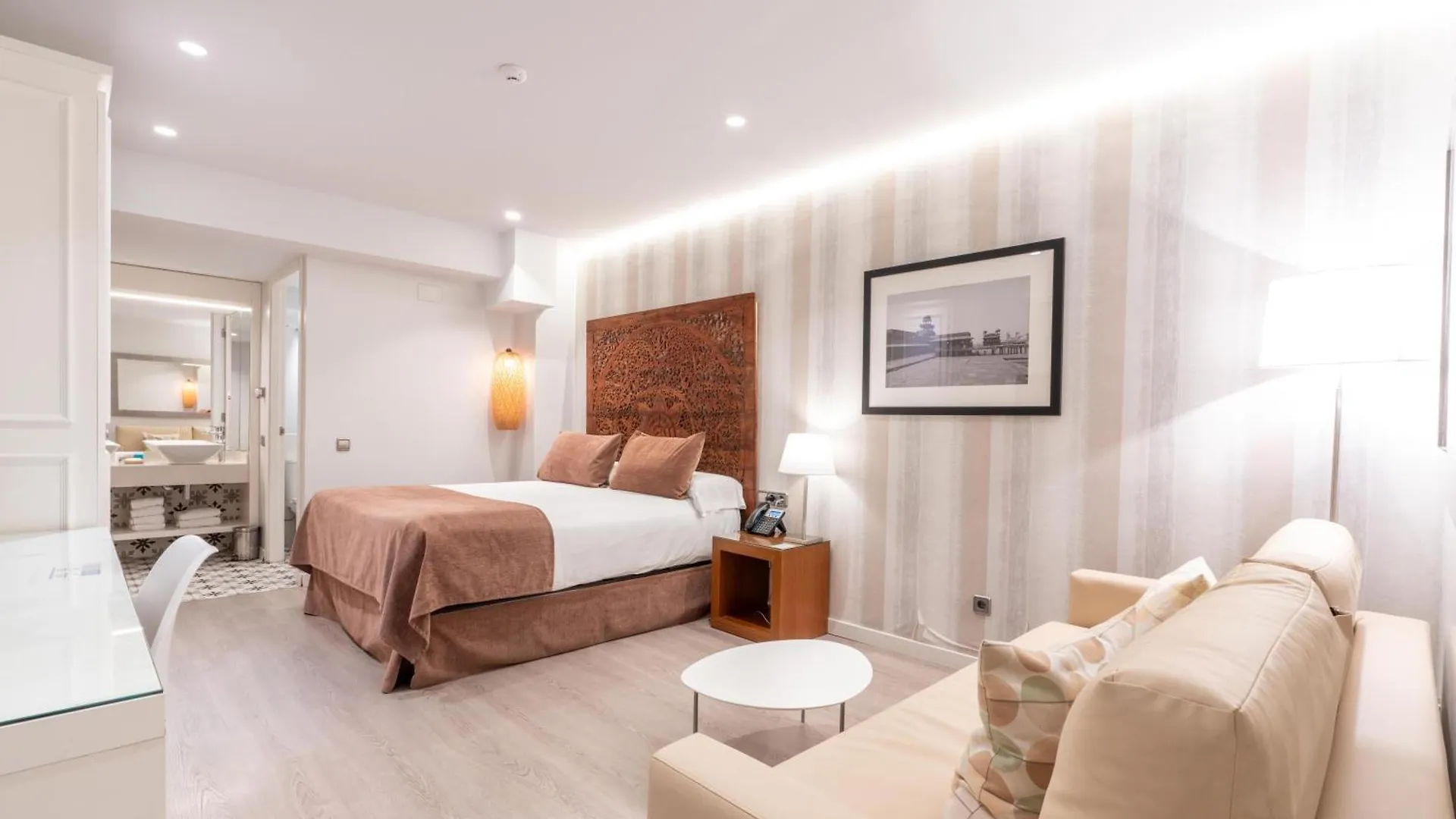 Serennia Fira Gran Via Exclusive Rooms 略夫雷加特河畔奥斯皮塔莱特 2*,  西班牙