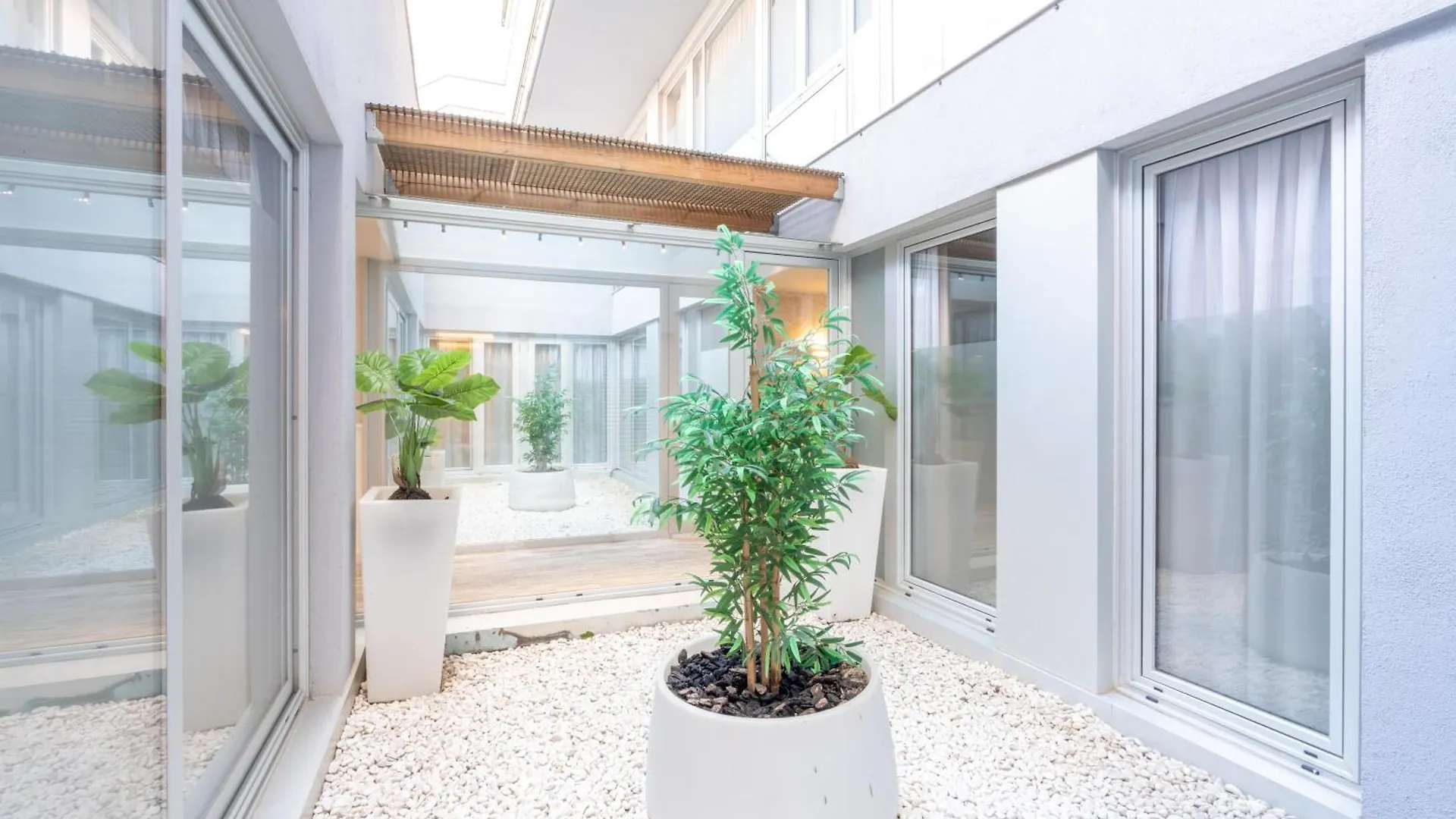 Serennia Fira Gran Via Exclusive Rooms 略夫雷加特河畔奥斯皮塔莱特