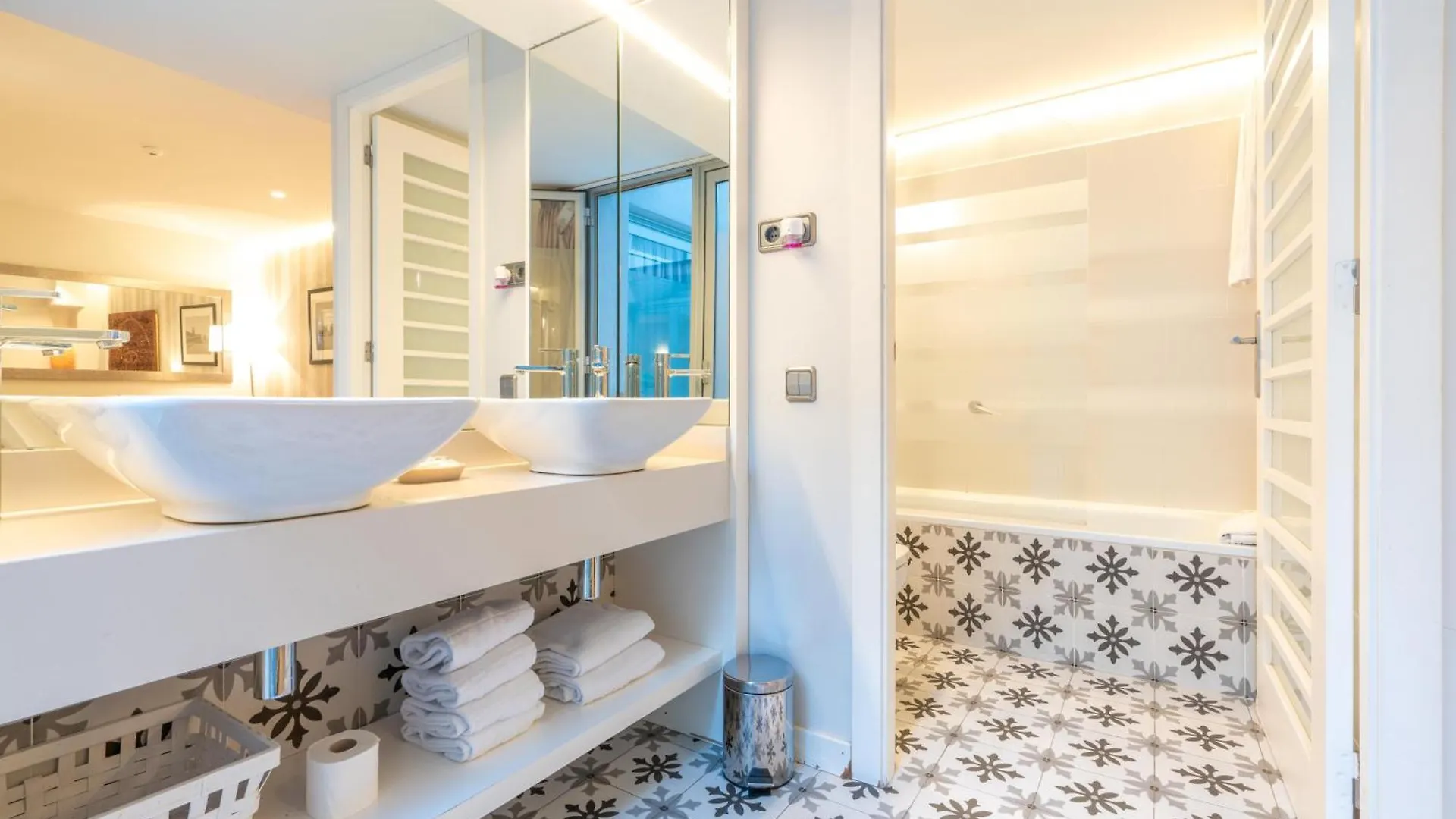 Serennia Fira Gran Via Exclusive Rooms L'Hospitalet de Llobregat 2*,