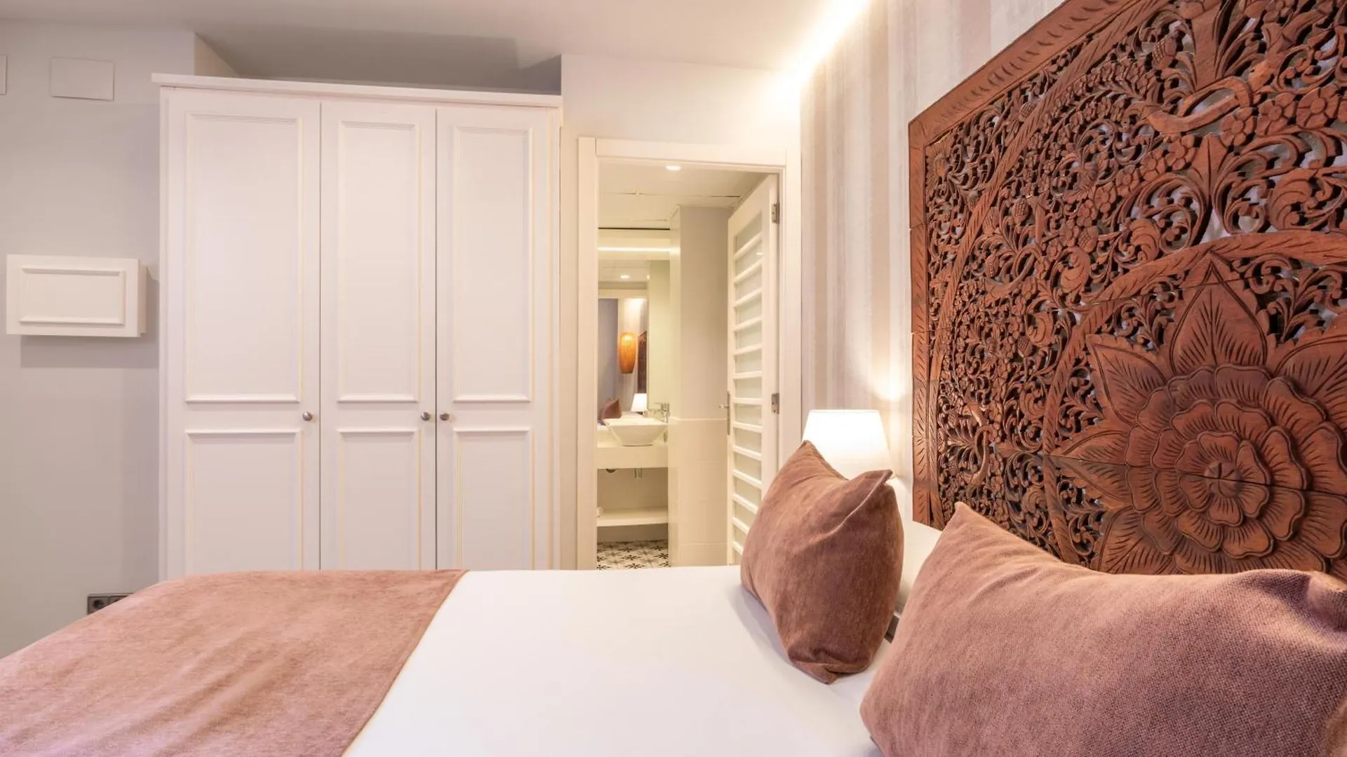 Serennia Fira Gran Via Exclusive Rooms 略夫雷加特河畔奥斯皮塔莱特