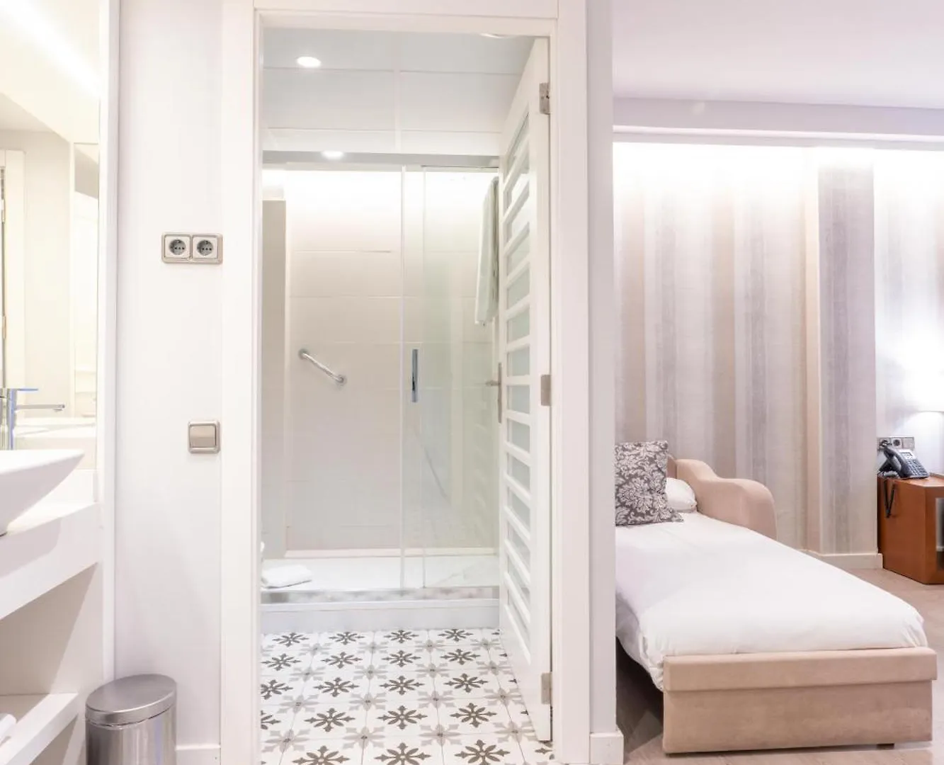 Serennia Fira Gran Via Exclusive Rooms 略夫雷加特河畔奥斯皮塔莱特 酒店