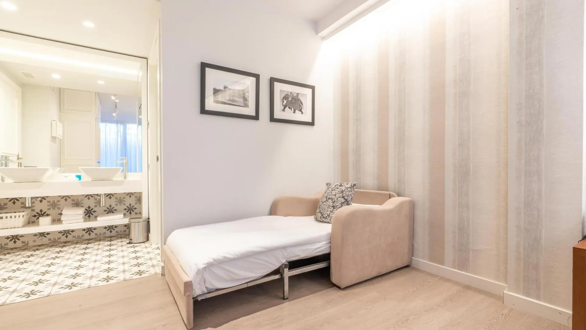 Serennia Fira Gran Via Exclusive Rooms 略夫雷加特河畔奥斯皮塔莱特