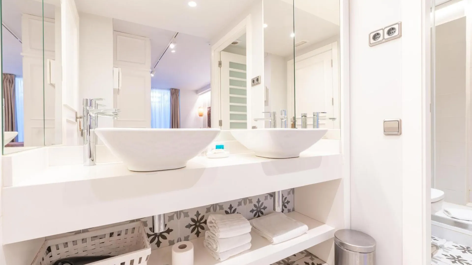 酒店 Serennia Fira Gran Via Exclusive Rooms 略夫雷加特河畔奥斯皮塔莱特