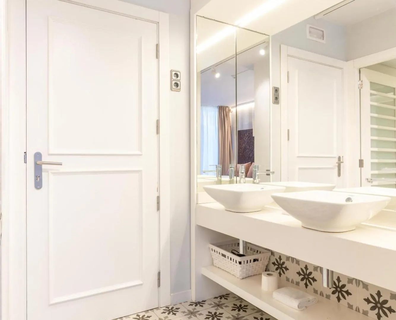 Serennia Fira Gran Via Exclusive Rooms 略夫雷加特河畔奥斯皮塔莱特 2*,  西班牙